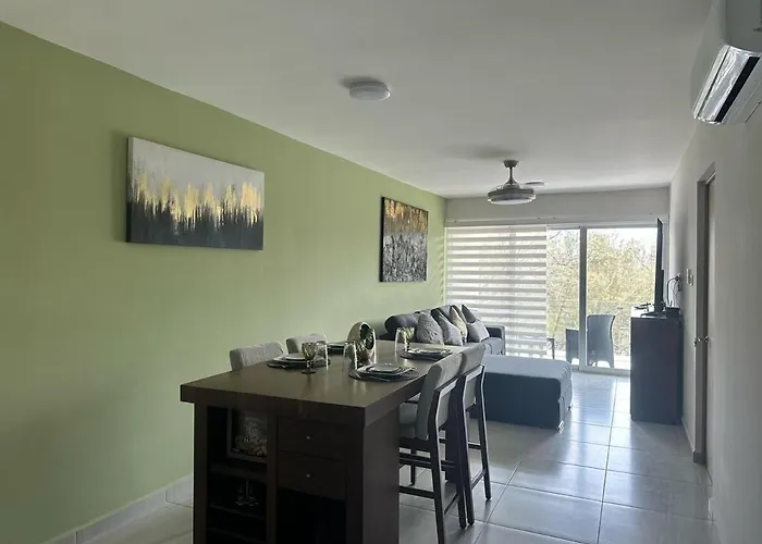 Modern Oceanfront Retreat 2Bd 2Bdr Wifi Pool