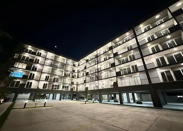 Modern Oceanfront Retreat 2Bd 2Bdr Wifi Pool